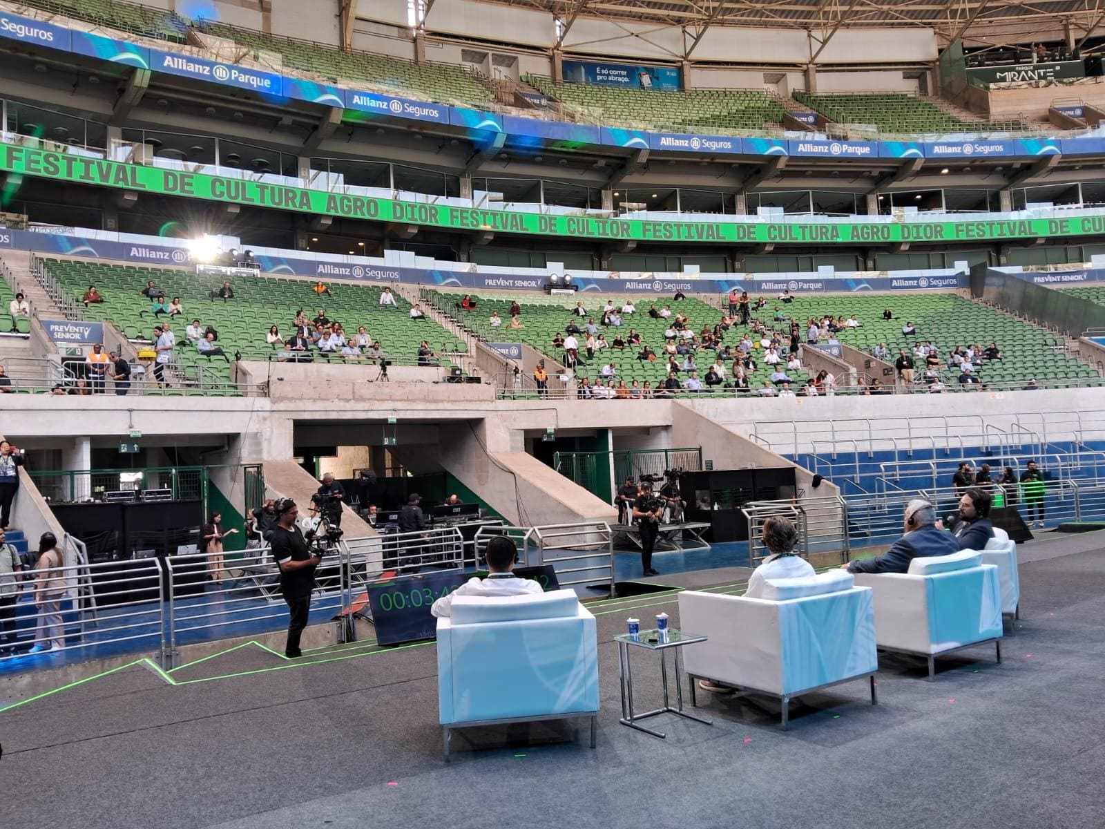 Debates acontecem no gramado do Allianz Parque, em São Paulo