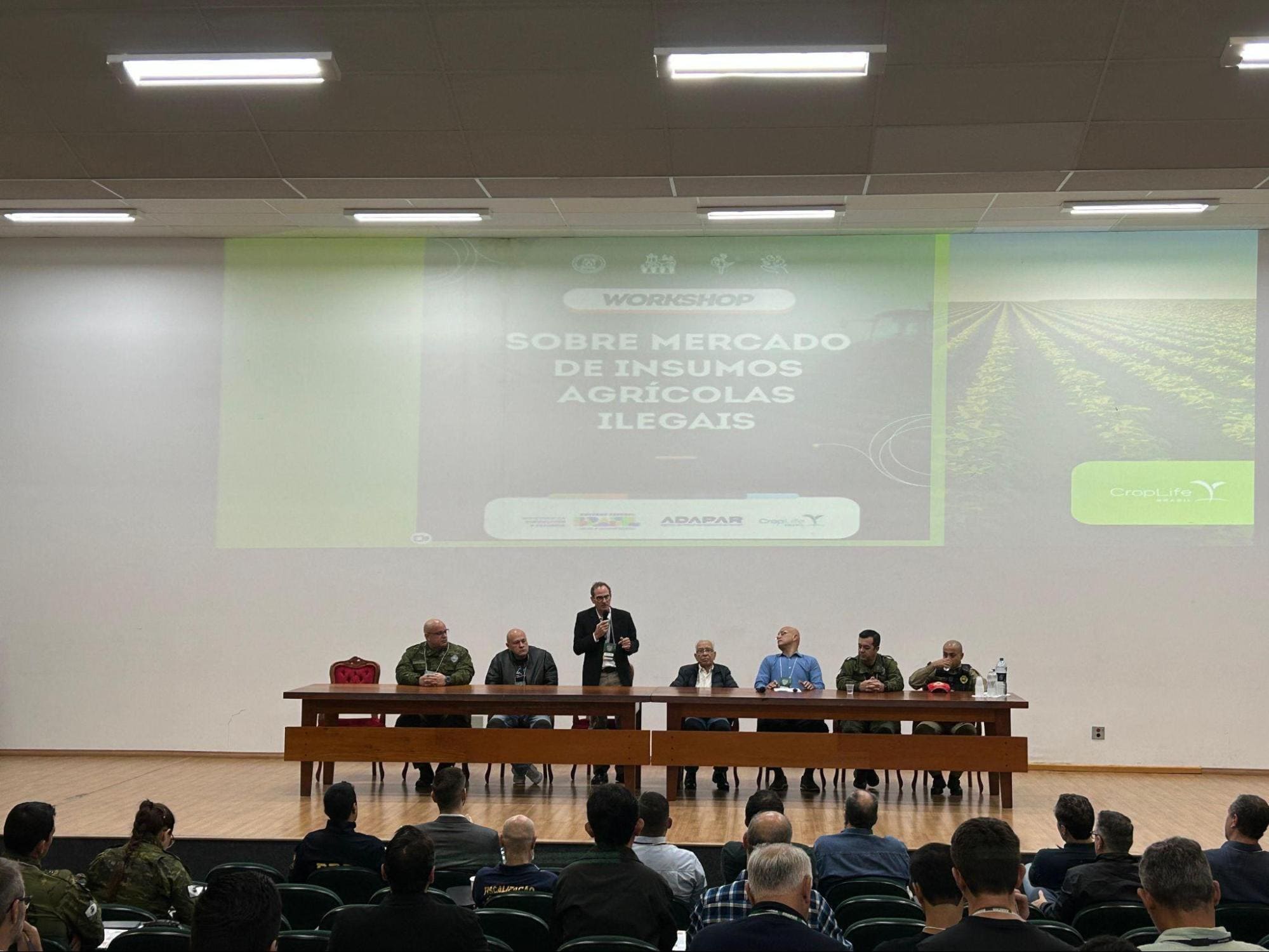 Gerente de combate a insumos agrícolas ilegais da CLB, Nilto Mendes. Gerente de combate a insumos agrícolas ilegais da CLB, Nilto Mendes.