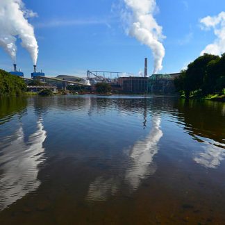 combustíveis emitindo gases poluentes no meio ambiente 